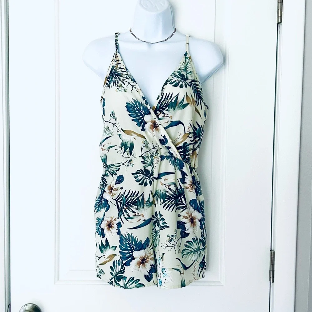 Floral print beige cami romper Size S EUC